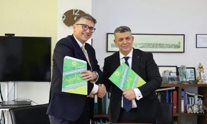 Giacomo Ballari della fondazione AgriOn e il Rettore Besmik Aliaj dell’ateneo Polis